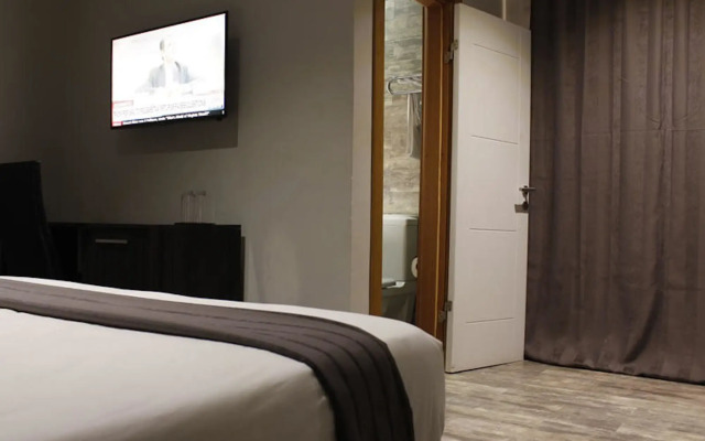 Ellyxville Hotels