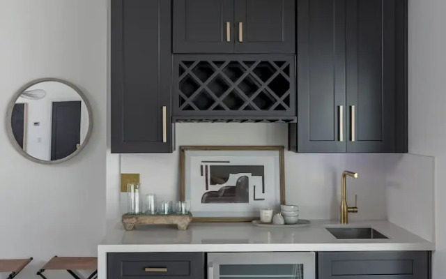 Old Town Fashion-pool-putting Green-bbq Grill