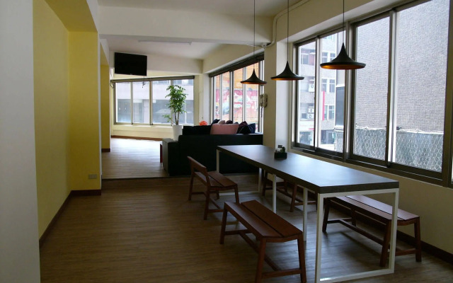 Tavern L Hostel