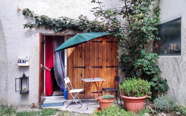 House With one Bedroom in Le Chesnay, With Furnished Garden