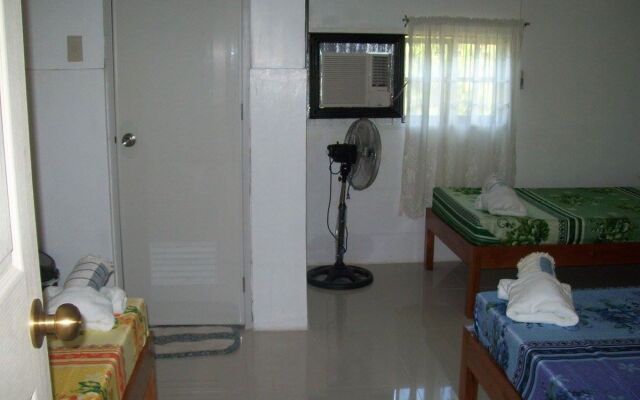 Charm Guest House - Hostel