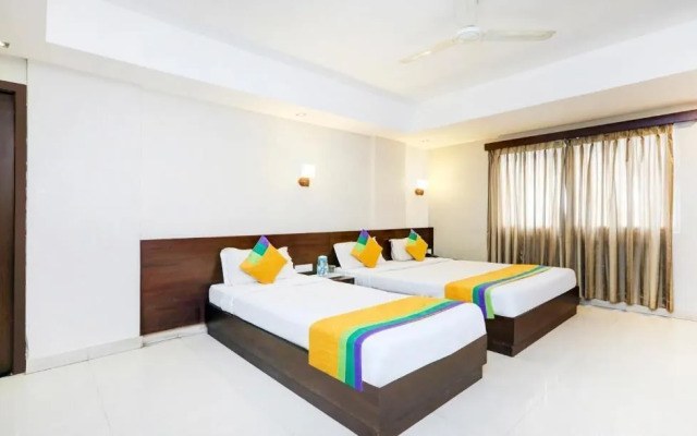 Itsy By Treebo - Greenwood Inn And Suites