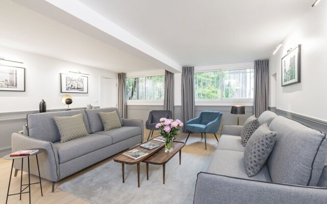 LUX 3BDR Arc de Triomphe I by Livinparis