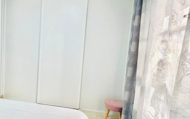 Spacious 2 BR Golden Apartment