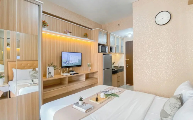 Warm Contemporary Studio Apartment At Transpark Cibubur