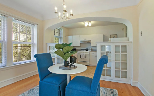 1-Bedroom Nice Apartment in Skokie