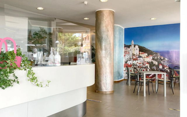 Mayola Hotel