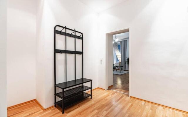 Spacious 3-room apt. 15 min to the city center