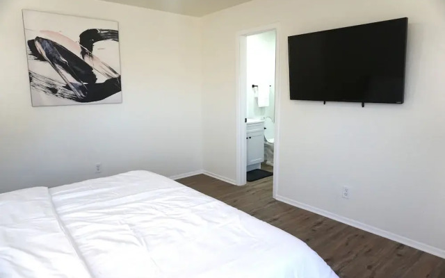 Newly Updated Cozy Home