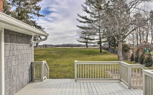 Mattituck Home w/ Fireplaces - Near Wineries
