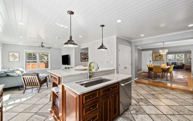 Clarendon Prestige 5-br Luxury Homestay