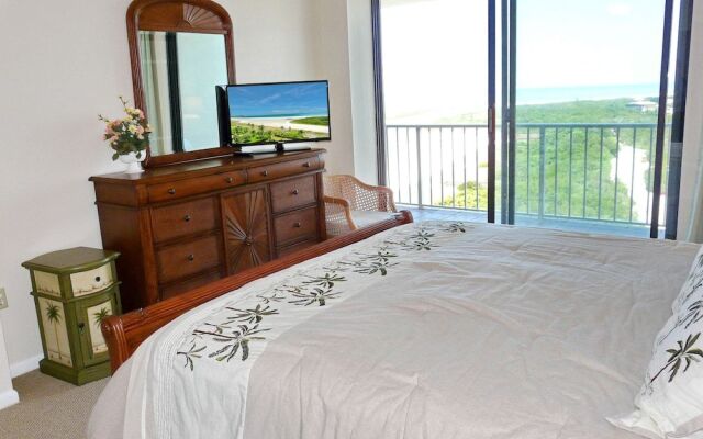 Beachfront Condo With Pool and Ocean View From Balcony