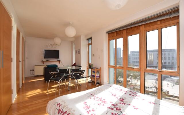Spacious Studio Apartment in the Heart of the City