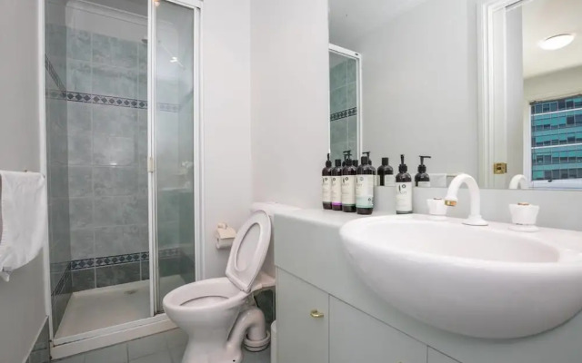 3 Bedrooms 2 Car Parks Carlton Garden Opposite
