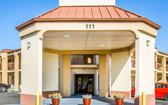 Rodeway Inn & Suites