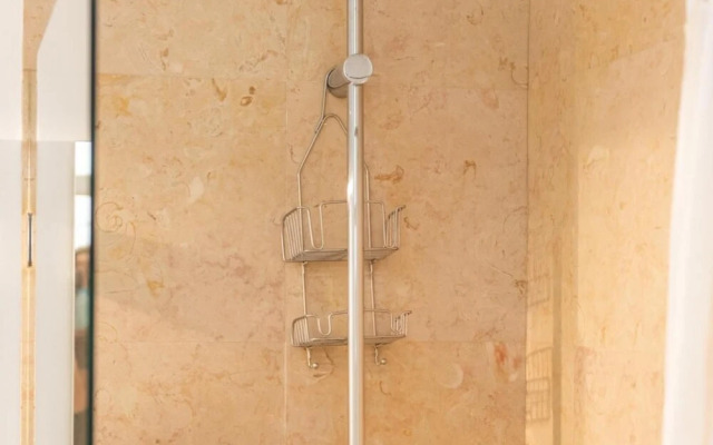 LV Premier Baixa FI Central Balcony Space AC