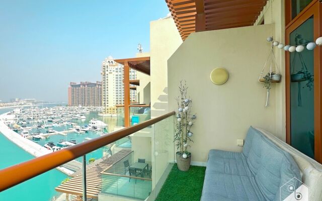 Stunning Palm Views Apt on the Beach Dubai