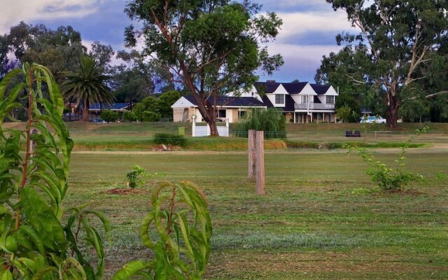 The Duck Inn Apartments