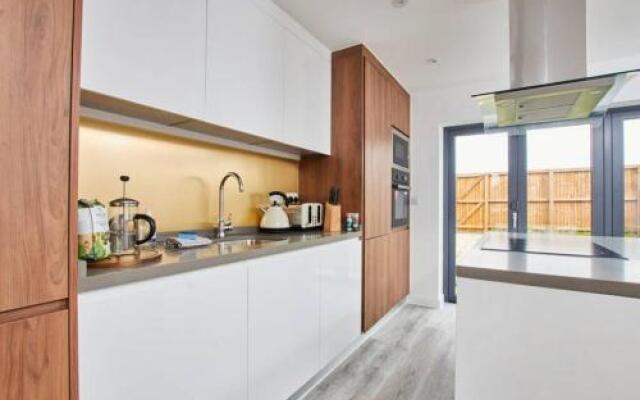Fantastic 5 Bed House in Manchester w/Parking