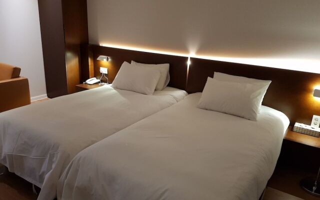 Golden River Hotel
