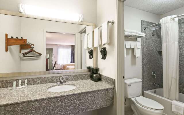 Quality Inn & Suites near Lake Eufaula