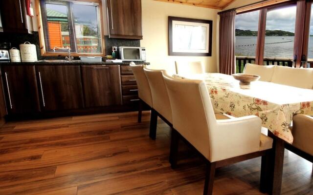 Luxury 4 bed bay View Cabin - Sleeps 9 People