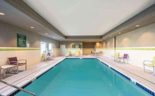La Quinta Inn & Suites by Wyndham Memphis Downtown