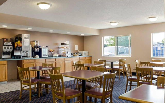 Bison Inn & Suites on University