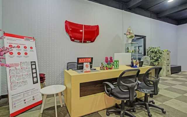 Sukomanunggal Inn by OYO Rooms