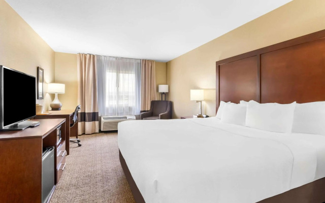 Comfort Inn & Suites Near University of Wyoming