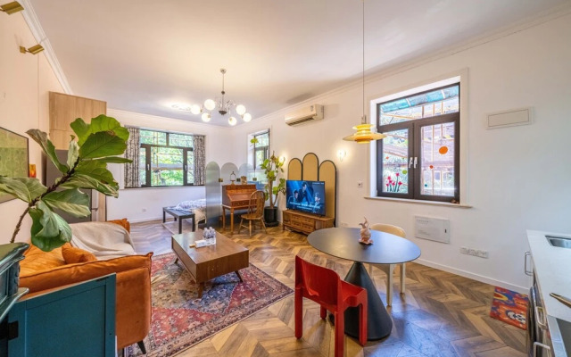 Book and Bed-Jingan Temple