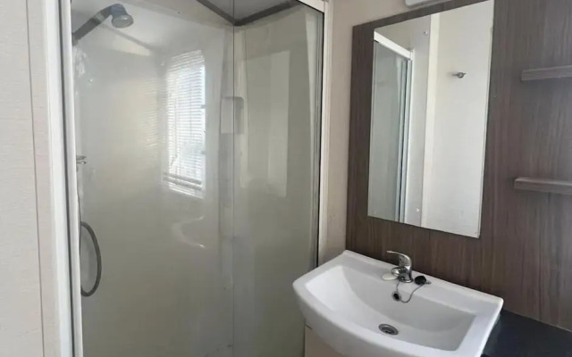 Modern Platinum Standard 2 Bedroom With Decking