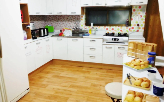 Crossroad Backpackers