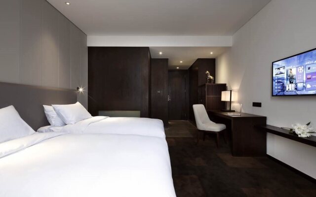 Ease House Hotel