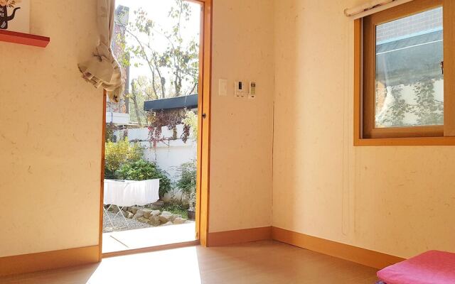 Pretty Hanok House