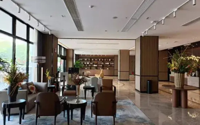 Golden LEAF Hotel