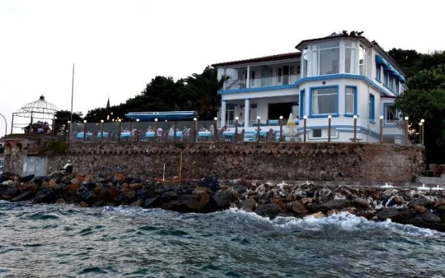 Pyrgos Hotel