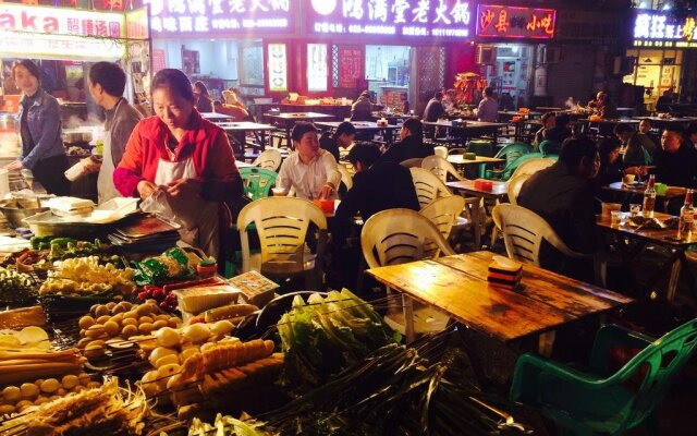 Chongqing Lugang Youth Hostel Longtousi Store