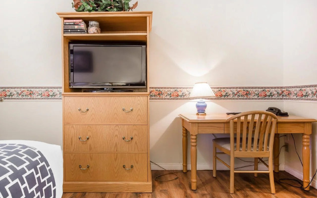 EconoLodge - Kelowna