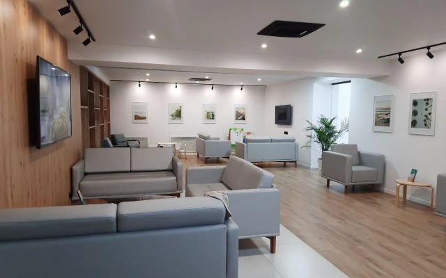 Aquamarine Apartment on Pionersky Avenue 20