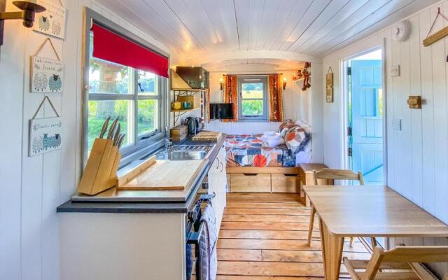 The Hideaway Hut - 1 Bed Shepherds Hut - Dodmarsh