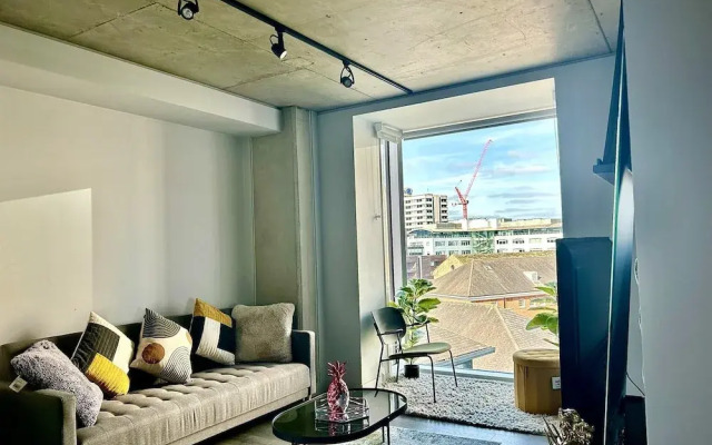Captivating 2-bed Skyview Apartment in Leeds