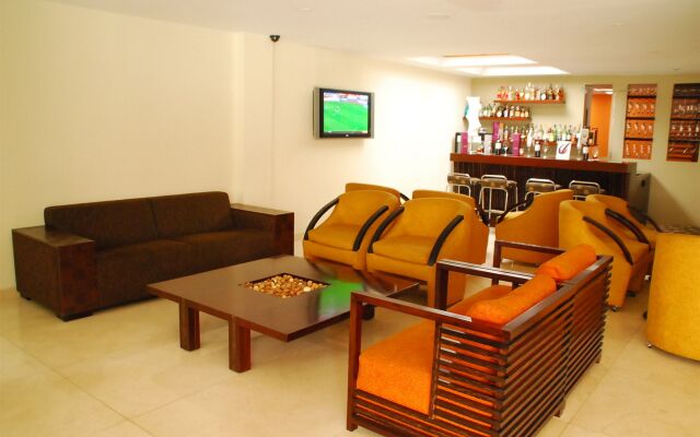 Richmond Suites Hotel