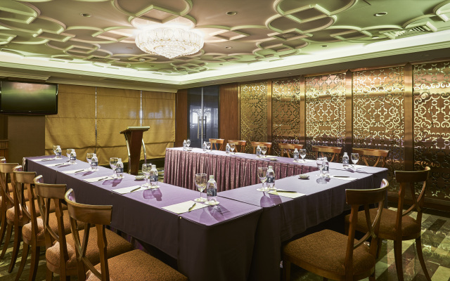 Windsor Plaza Hotel