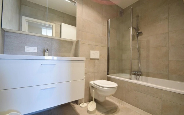 Sleek Apartment w/ Dual Terraces