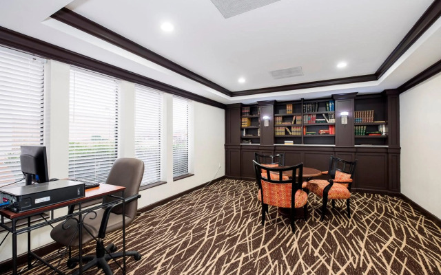 Red Roof Inn PLUS+ & Suites Knoxville West-Cedar Bluff