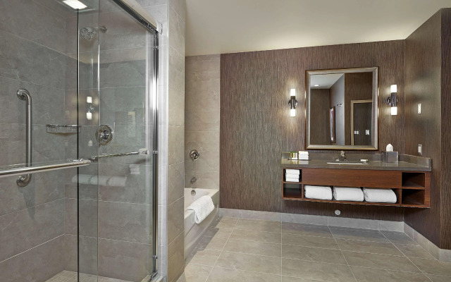 DoubleTree by Hilton Hotel West Edmonton