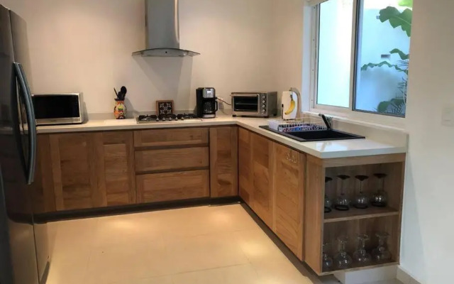 Luxury 3 br/4 ba Home w/View - Puntarena