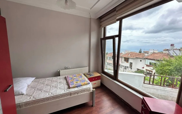 Peaceful Villa With Perfect View in the City Center