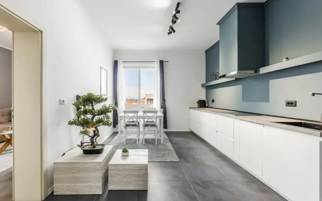 Modern Apartment With Scenic Views Earthy Vibes